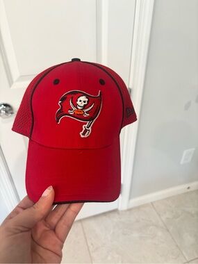 Red Buccaneers Logo Mesh-Back Baseball Cap